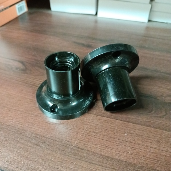 Карболитовый потолочный патрон Е27 с уровнем наклона 90 градусов для ламп накаливания.