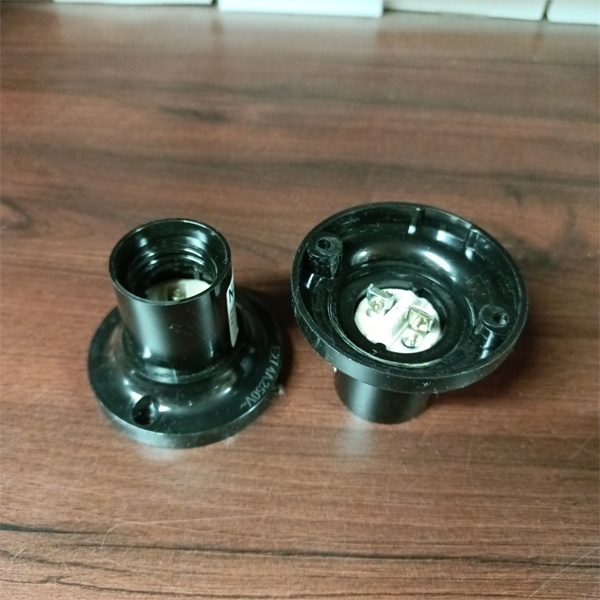 Карболитовый потолочный патрон Е27 с уровнем наклона 90 градусов для ламп накаливания.