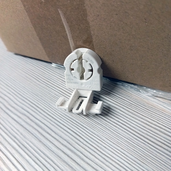 Вставной патрон G13 на ножках для линейных люминесцентных ламп Т8.