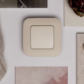 Переключатель перекрестный одноклавишный ИЭК FLITE ВС71-1-0-ФлСл 10А сливочный