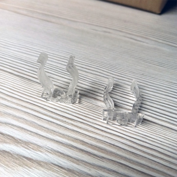 Клипса для крепления линейных люминесцентных ламп Т8 диаметром 26мм с цоколем G13.