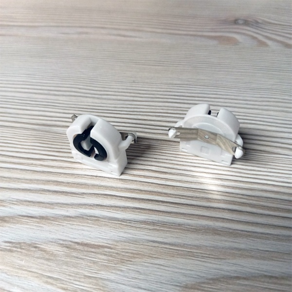 Подпружиненный торцевой патрон G13 на защёлках для линейных люминесцентных ламп Т8.