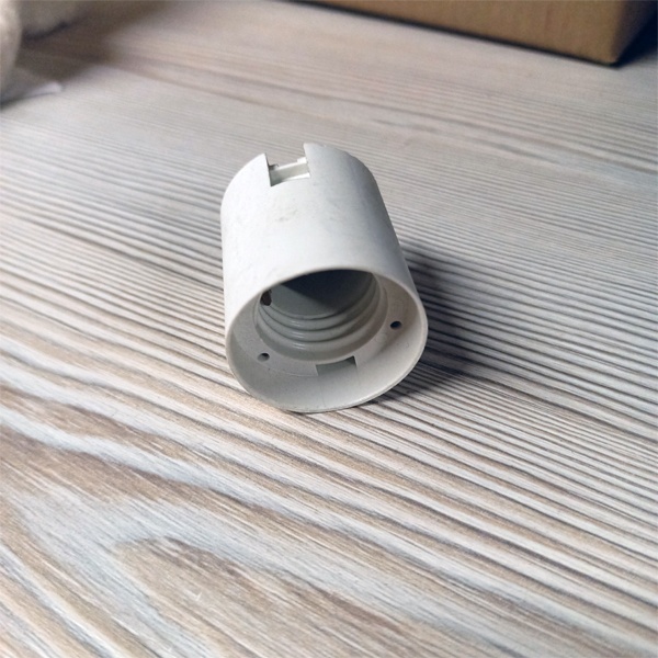 Патрон Е27 под защитный колпачёк термопласт 210° белый гладкий