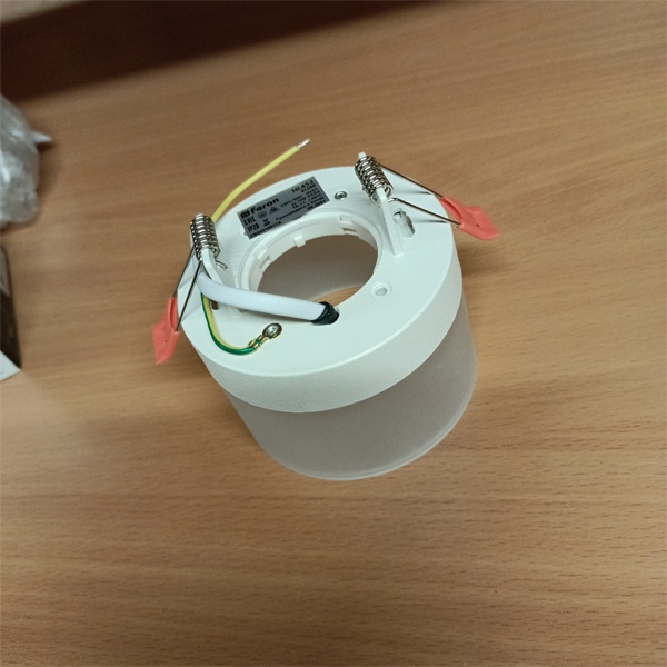 Встраиваемый светильник-спот Ферон HL453 направленного света, под лампу GX53, напряжением 230 Вольт мощностью 12 Ватт, цвет корпуса белый