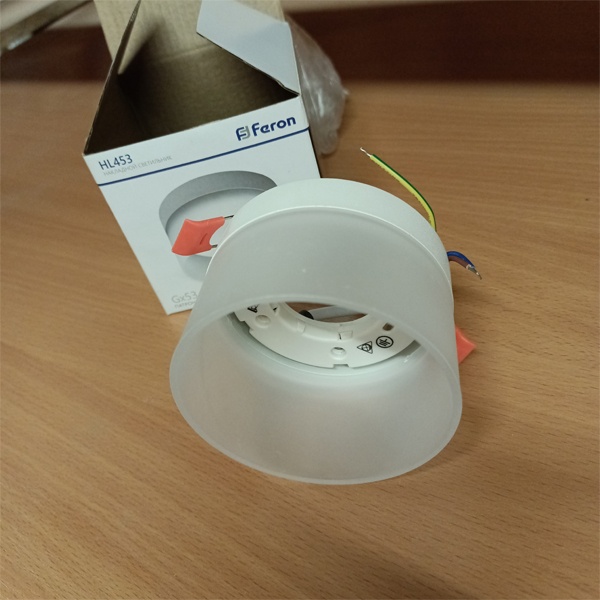Встраиваемый светильник-спот Ферон HL453 направленного света, под лампу GX53, напряжением 230 Вольт мощностью 12 Ватт, цвет корпуса белый