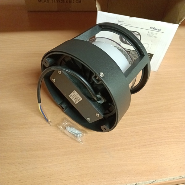 Влагозащищенный фасадный LED светильник, накладного исполнения серии Мельбурн, мощностью 12 Ватт холодного белого света, в черном алюминиевом круглом корпусе