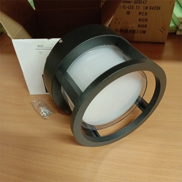 Влагозащищенный фасадный LED светильник, накладного исполнения серии Мельбурн, мощностью 12 Ватт холодного белого света, в черном алюминиевом круглом корпусе