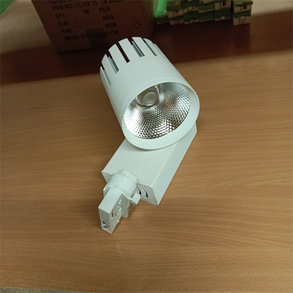 Трековый светодиодный светильник Ферон AL105, мощностью 30 Ватт, нейтральный белый свет, для трехфазного шинопровода, цвет корпуса белый