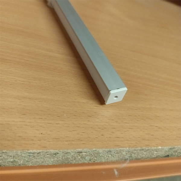 Гибкий анодированный угловой профиль для светодиодных лент, с комплектом крепежа и матовым квадратным экраном, габариты 16х16х200 мм