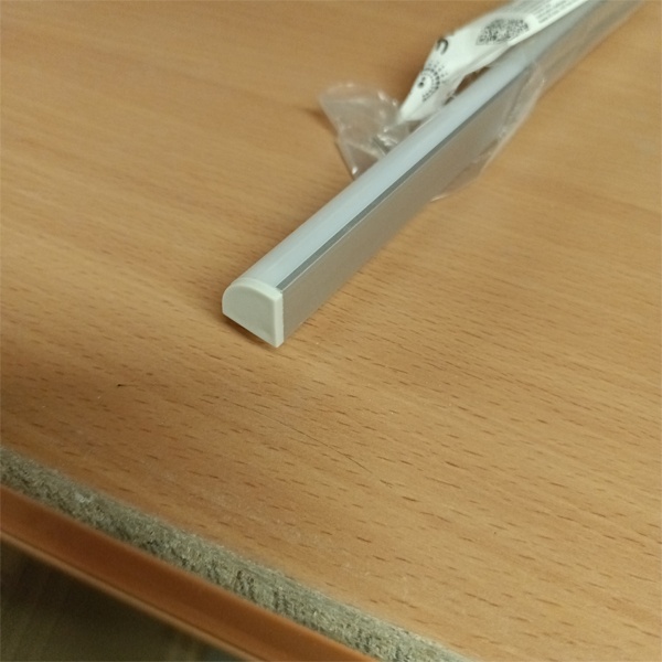 Гибкий анодированный угловой профиль для светодиодных лент, с комплектом крепежа и матовым закругленным экраном, габариты 16х16х200 мм