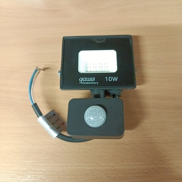 Прожектор LED с датчиком движения, влагозащищенный, морозостойкий, мощностью 10 Ватт, холодный дневной свет