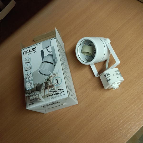Потолочный трековый осветительный прибор Гаусс в форме белого цилиндра фото 1