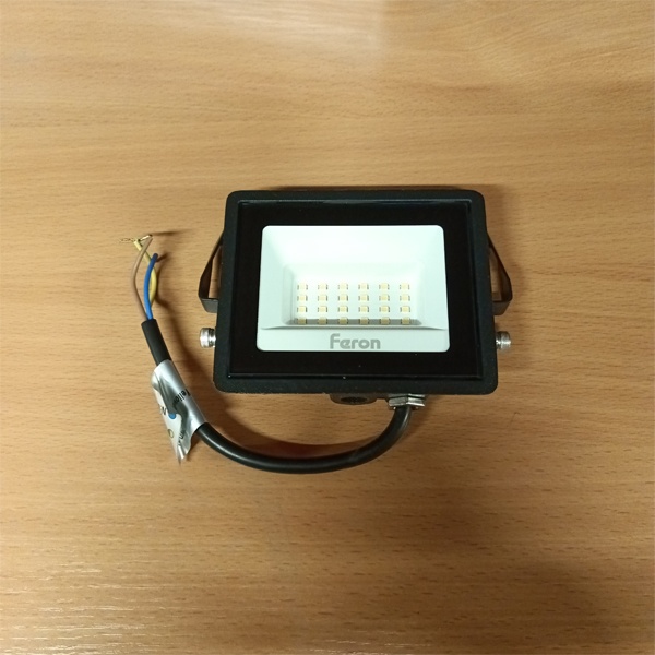 Прожектор влагозащищенный светодиодный многоматричный мощностью 30 Ватт, нейтральный белый свет фото 1