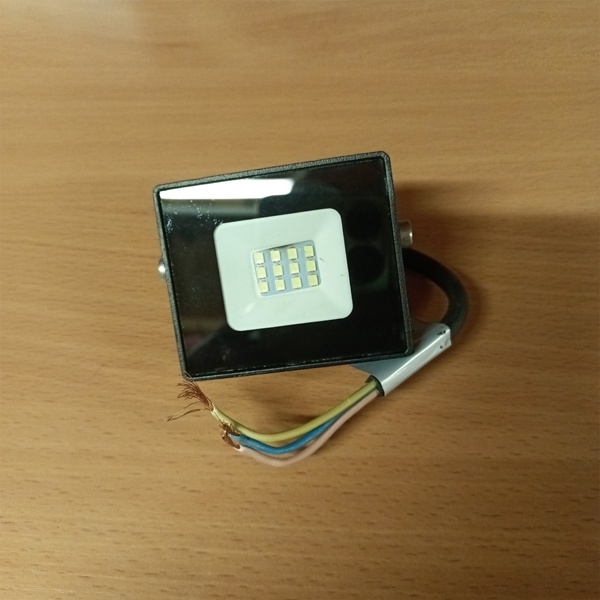 Прожектор светодиодный, влагозащищенный в алюминиевом корпусе, мощностью 10 Ватт, холодный дневной свет фото 1