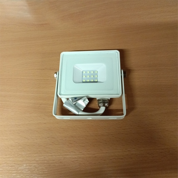 Прожектор светодиодный, влагозащищенный в алюминиевом корпусе, мощностью 10 Ватт, холодный дневной свет фото 1