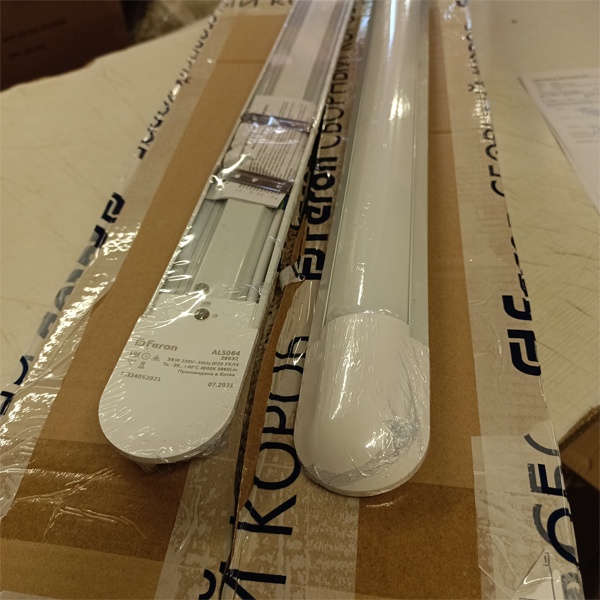 Линейный LED светильник Ферон накладного монтажа, мощностью 36 Ватт, нейтральный белый свет фото 1