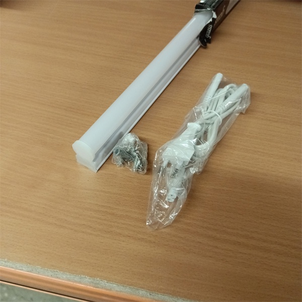 Белый линейный LED светильник Гаусс серии TL мощностью 15 Ватт, белый свет, комплект для подключения. фото 1