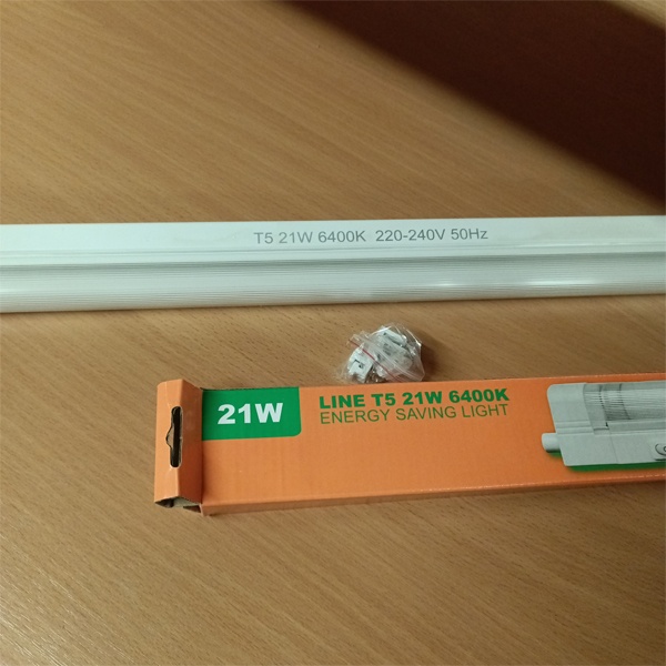 Люминесцентный светильник без кабеля Foton T5 мощностью 21 Ватт холодного дневного света фото 1