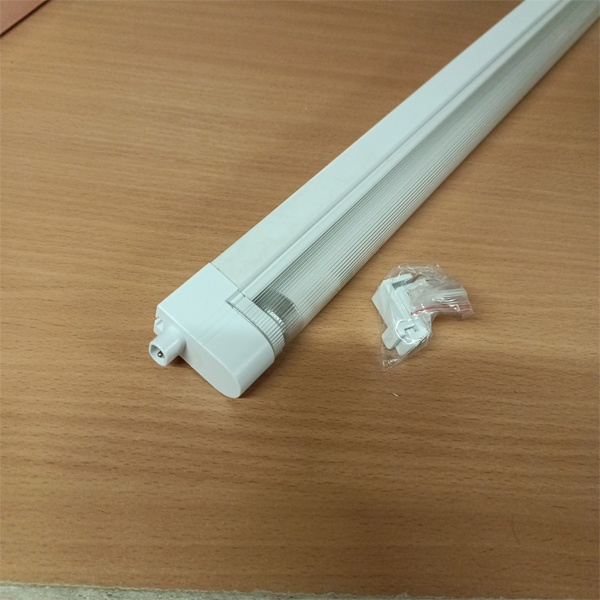 Люминесцентный светильник без кабеля Foton T5 мощностью 21 Ватт холодного дневного света фото 3