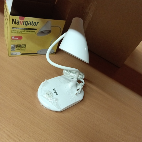 Светодиодный настольный энергосберегающий светильник Navigator мощностью 5 Ватт, нейтральный белый свет, белый корпус фото 2