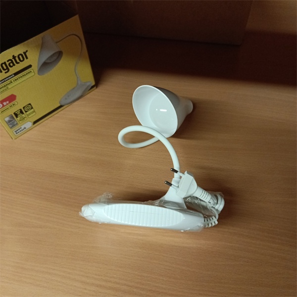 Светодиодный настольный энергосберегающий светильник Navigator мощностью 5 Ватт, нейтральный белый свет, белый корпус фото 3