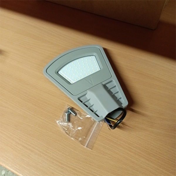 Светодиодный светильник для дорожного и уличного освещения Навигатор мощностью 40 Ватт, дневной свет фото 1