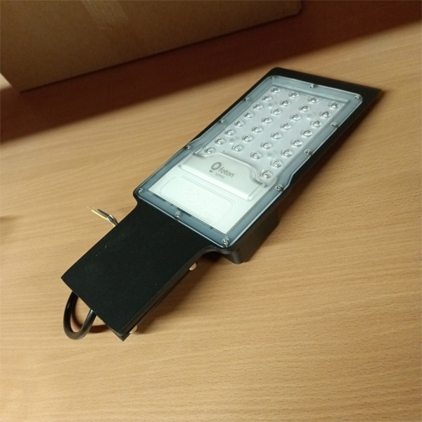 Светодиодный уличный светильник FL-LED STREET-01 мощностью 30 Ватт, холодный дневной свет фото 2