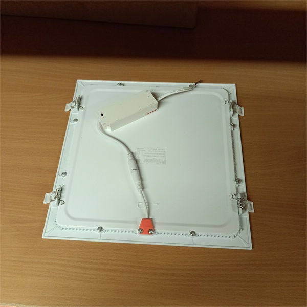 Встраиваемая светодиодная ультратонкая панель Даунлайт мощностью 24 Ватта, нейтральный белый свет фото 2