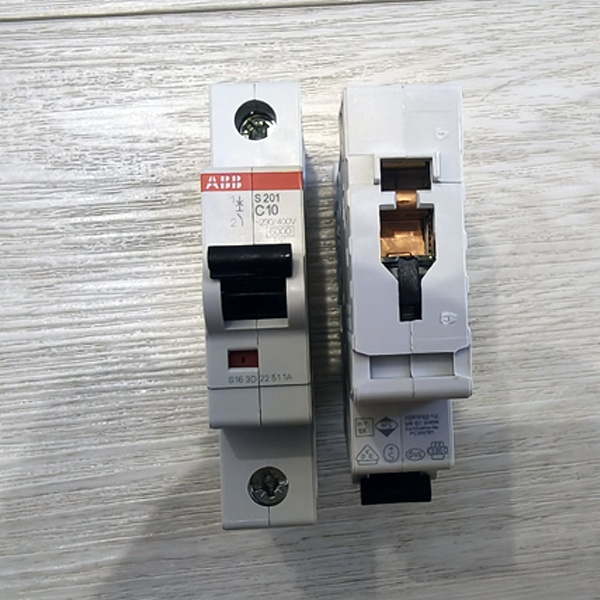 Модульный однополюсный электрический автомат ABB S201 System pro M на 10 Ампер, с характеристикой C фото 1
