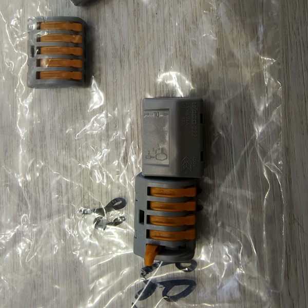 Пружинный клеммник WAGO 222 до 32 Ампер для пяти медных проводов фото 1