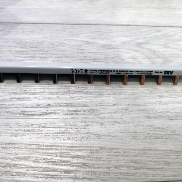 Однофазная (на 63 Ампера) шинная разводка на 12 модулей с расстоянием между штырьками 17,6 мм фото 1