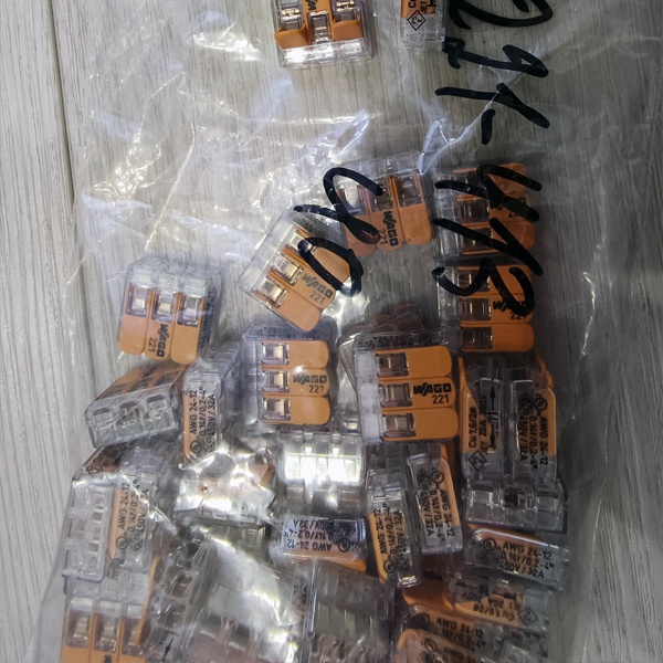 Пружинные клеммники для трех медных проводов WAGO 221 до 32 Ампер фото 1