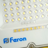 Прожектор светодиодный аккумуляторный с ручкой Feron LL-951 50W 6400K IP66 10Ah 18650