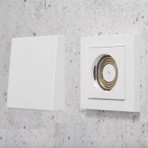 Светодиодный светильник JUNG Plug & Light DIM 4,1W 2700K 12V 290Lm 70x70x17mm белый