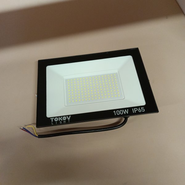Черный влагозащищенный LED прожектор 100 Ватт с кронштейном, холодного дневного света. фото покупателя 3