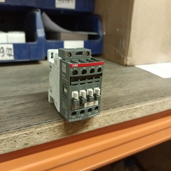 1SBL137001R1310 Контактор трехполюсный АВВ типа AF на 9 Ампер с универсальной цепью управления (AC, DC) на 100-250 Вольт фото покупателя 1