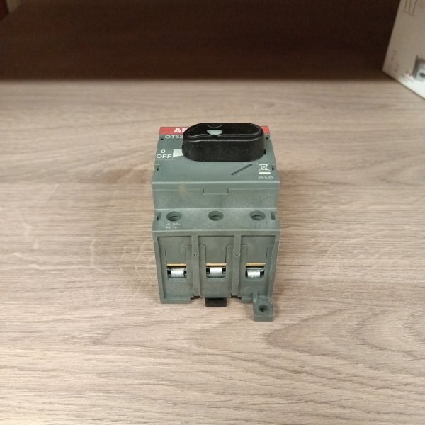 1SCA105332R1001 Перекидной трехполюсный выключатель нагрузки ABB серии OT63F3 на 63 Ампер. фото покупателя 2