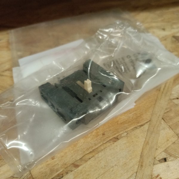 1SCA105001R1001 Силовой полюс OTPS40FPN2 на 40 Ампер дополнительно монтируемый с левой стороны на трехполюсные рубильники фирмы АВВ серии ОТ_F на 16-40 Ампер. фото покупателя 1