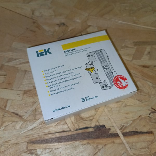 Однофазный автоматический выключатель дифференциального тока 10мА IEK АВДТ32М С25 фото покупателя 3
