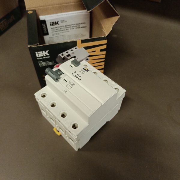 AR-R10N-4-040C300 Трехфазное устройство защитного отключения ВДТ четырехполюсное IEK Армат тип АС 40 ампер 300мА фото покупателя 2