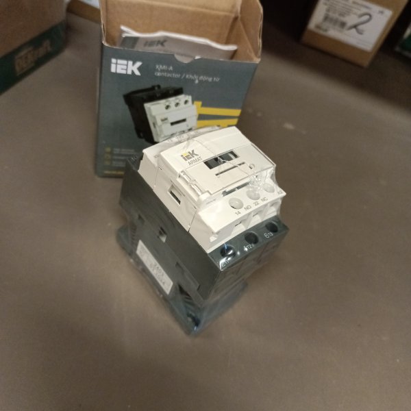 AR-ACC-11-018-024-11 Трехполюсный магнитный пускатель на DIN рейку с катушкой 24В, ток нагрузки 18А, 1NO+1NC, IEK ARMAT КМИ-А фото покупателя 3
