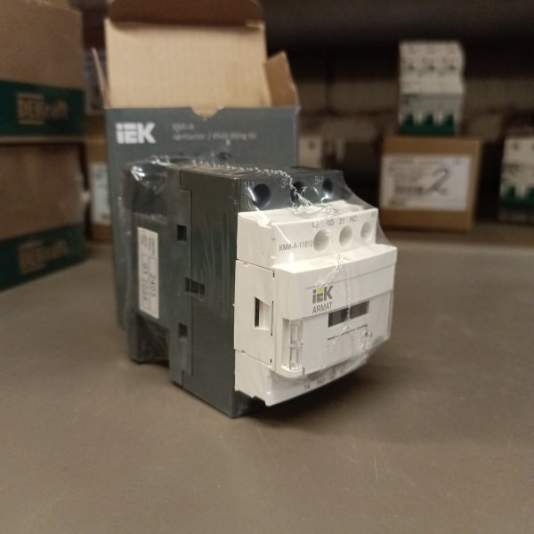 AR-ACC-11-018-024-11 Трехполюсный магнитный пускатель на DIN рейку с катушкой 24В, ток нагрузки 18А, 1NO+1NC, IEK ARMAT КМИ-А фото покупателя 2
