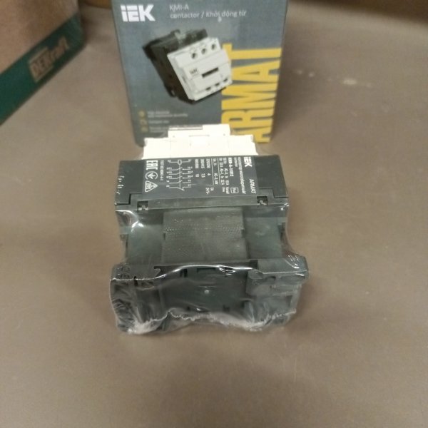 AR-ACC-11-018-024-11 Трехполюсный магнитный пускатель на DIN рейку с катушкой 24В, ток нагрузки 18А, 1NO+1NC, IEK ARMAT КМИ-А фото покупателя 1