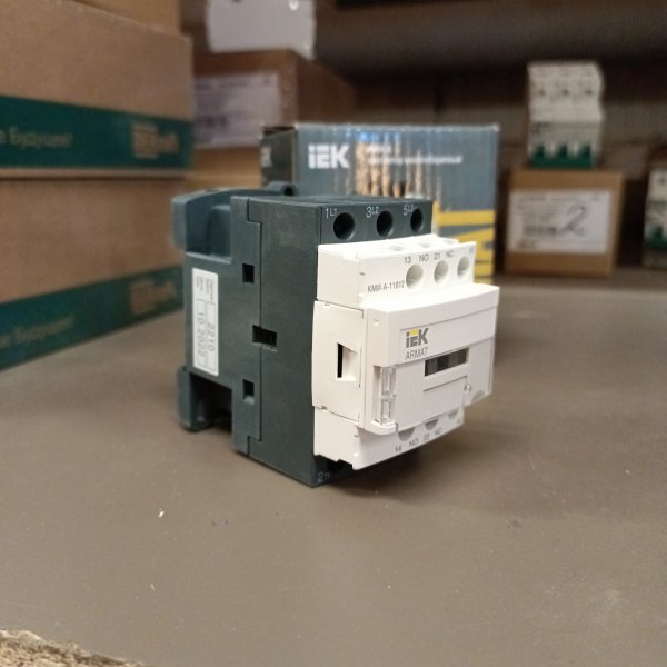 AR-ACC-11-006-230-11 Трехполюсный магнитный пускатель на DIN рейку с катушкой 230В, ток нагрузки 6А, 1NO+1NC, IEK ARMAT КМИ-А фото покупателя 3
