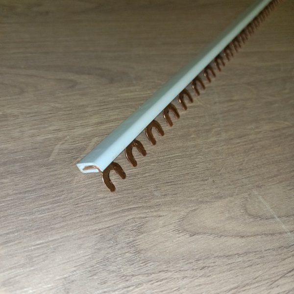 Однофазная вилочная шина на 54 модуля, током нагрузки 63 Ампера, длиной 1000 мм, ИЭК. фото покупателя 2