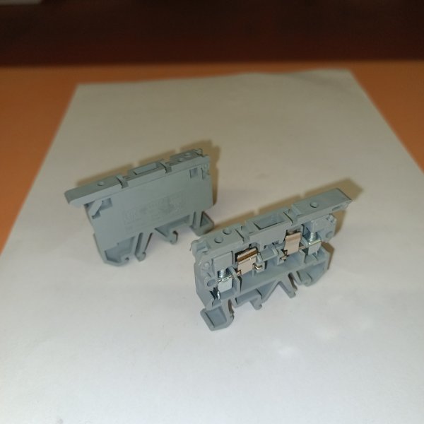 YZN30-004F-K02 Клемма винтовая КВИ-4 с держателем предохранителя 5х20 серая фото покупателя 2