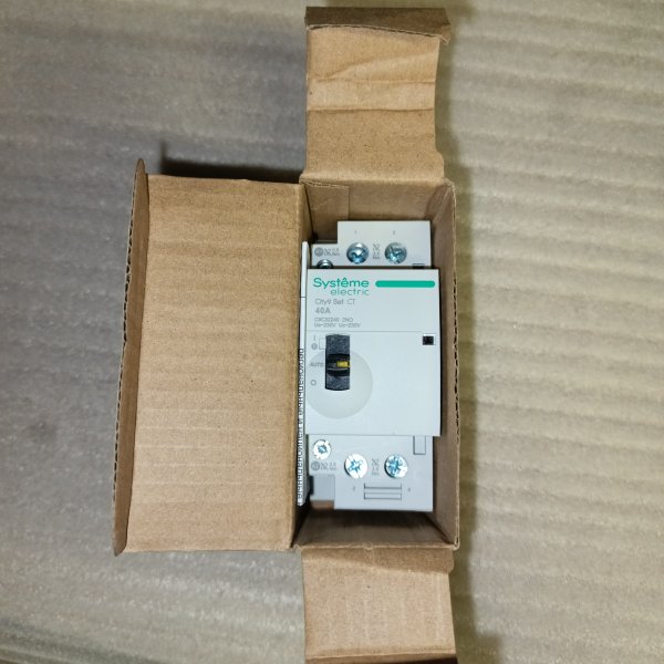 C9C32240 Двухполюсный двухмодульный магнитный пускатель 40А с переключателем режимов, 2 NO катушка 230В фото покупателя 3