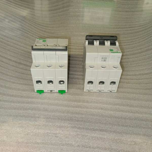 EZ9F34350 Трехполюсный модульный электрический автомат 50А уставка C, отключающая 4500А Шнайдер Электрик ИЗИ 9 фото покупателя 3