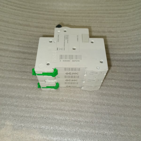 EZ9F34350 Трехполюсный модульный электрический автомат 50А уставка C, отключающая 4500А Шнайдер Электрик ИЗИ 9 фото покупателя 2