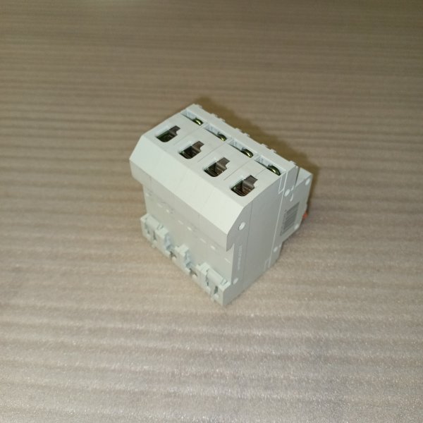 SQ0206-0182 Четырехполюсный электрический автомат ВА47-29 ТДМ, номинальный ток 3 ампера, с характеристикой D, 4 модуля фото покупателя 1